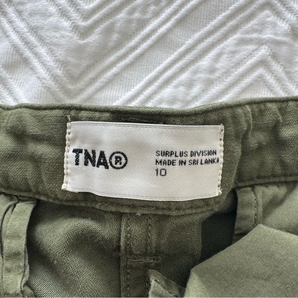❤️SOLD❤️TNA supply cargo pant - Picture 4 of 5